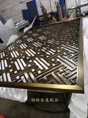 虛實(shí)相生 不銹鋼仿銅拉絲花格鏤空屏風(fēng)中的朦朧美學(xué)